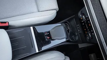 टाटा सिएरा सेंटर कंसोल/सेंटर कंसोल स्टोरेज