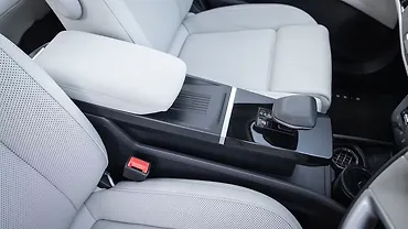 टाटा सिएरा फ्रंट सेंटर आर्म रेस्ट