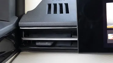 टाटा सिएरा फ्रंट पैसेंजर एयर वेंट