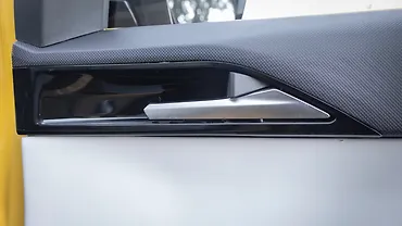 टाटा सिएरा सामने के दाएं दरवाज़े का पैड हैंडल