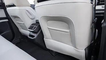 टाटा सिएरा आगे की सीट के पीछे के पॉकेट्स