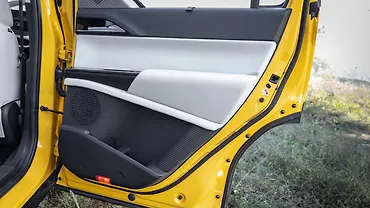 टाटा सिएरा रियर डोर पैड