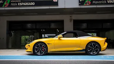 एमजी साइबरस्टर लेफ्ट साइड दृश्य