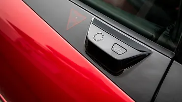 एमजी साइबरस्टर पीछे के दरवाज़े के हैंडल