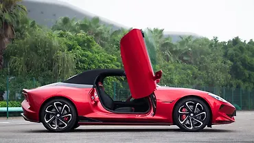 एमजी साइबरस्टर राइट साइड का दृश्य