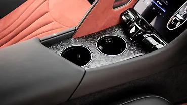 एमजी साइबरस्टर कप होल्डर्स