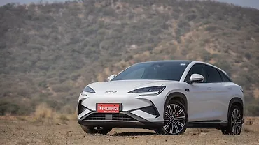 BYD Sealion 7 Left Front Three Quarter