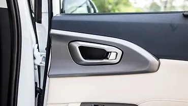 Kia Carens Clavis Rear Door Pad Handle