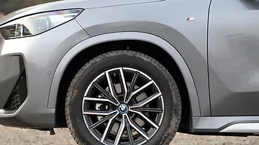 BMW iX1 LWB Front Fender