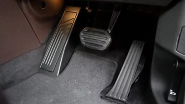 BMW iX1 LWB Pedals/Foot Controls