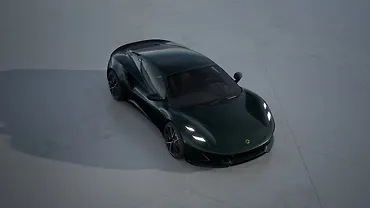 लोटस इमीरा ठीक सामने तीन चौथाई