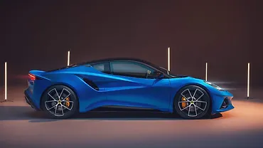 लोटस इमीरा राइट साइड का दृश्य