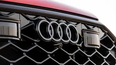 Audi RS Q8 Performance Front Logo