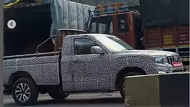 Mahindra Global Pik Up Right Side View