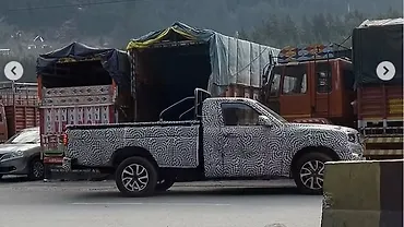 Mahindra Global Pik Up Left Side View