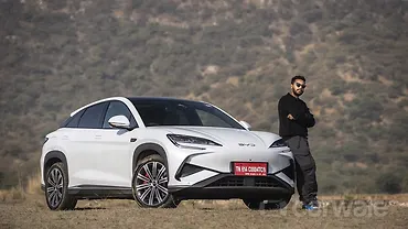 BYD Sealion 7 Left Front Three Quarter