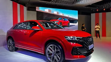 Audi RS Q8 Performance Right Front Three Quarter