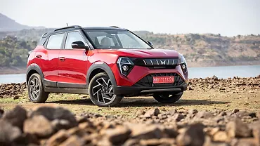 Mahindra XUV 3XO Right Front Three Quarter