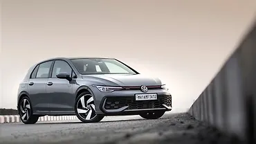 Volkswagen Golf GTI Right Front Three Quarter