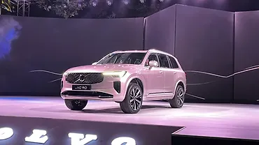 Volvo XC90 Left Front Three Quarter