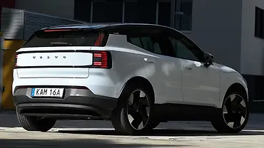 Volvo XC90 Right Rear Three Quarter