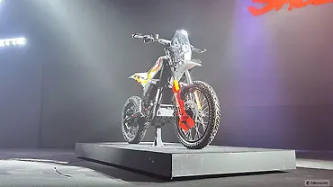 Ultraviolette Shockwave Right Front Three Quarter