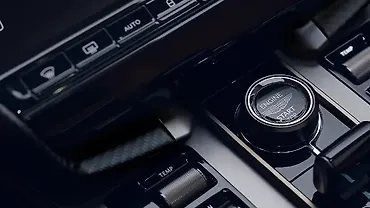 एस्टन मार्टिन वैंक्विश इंजन स्टार्ट बटन