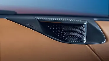 एस्टन मार्टिन वैंक्विश फ्रंट स्पीकर