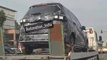 Renault Triber Facelift Begins Testing in India