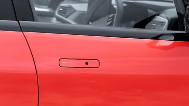 टाटा अल्ट्रोज़ फ्रंट डोर हैंडल