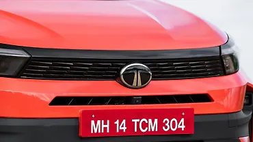 टाटा अल्ट्रोज़ सामने का लोगो