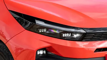 टाटा अल्ट्रोज़ हेडलाइट