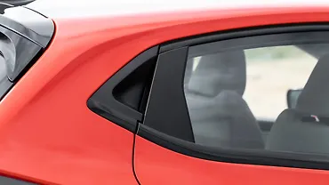 टाटा अल्ट्रोज़ पीछे के दरवाज़े के हैंडल