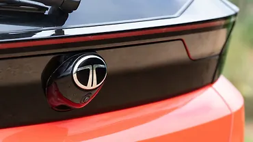 टाटा अल्ट्रोज़ पिछला लोगो