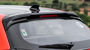 टाटा अल्ट्रोज़ रियर विंडशील्ड/विंडस्क्रीन