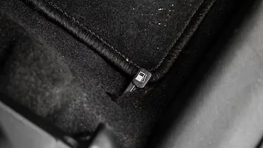 टाटा अल्ट्रोज़ बूट रिलीज लीवर/ईंधन ढक्कन रिलीज लीवर