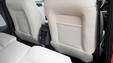 टाटा अल्ट्रोज़ आगे की सीट के पीछे के पॉकेट्स