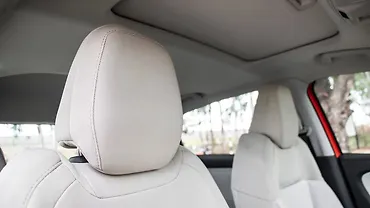 टाटा अल्ट्रोज़ फ्रंट सीट हेडरेस्ट