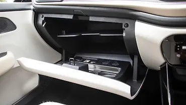 टाटा अल्ट्रोज़ ग्लोव बॉक्स