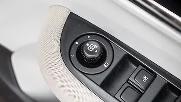 टाटा अल्ट्रोज़ बाहरी रियर व्यू मिरर ओआरवीएम कंट्रोल्स