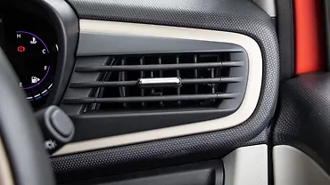 टाटा अल्ट्रोज़ राइट साइड एयर वेंट