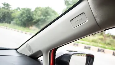 टाटा अल्ट्रोज़ दाहिनी ओर कर्टन एयरबैग