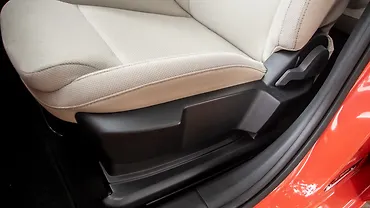 टाटा अल्ट्रोज़ सामने के पैसेंजर के लिए सीट एड्जस्टमेंट मैनुअल