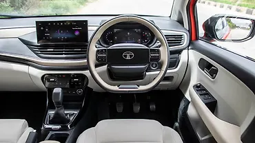 टाटा अल्ट्रोज़ स्टीयरिंग व्हील