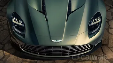 एस्टन मार्टिन वैंक्विश लेफ्ट फ्रंट थ्री क्वार्टर