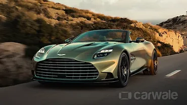 एस्टन मार्टिन वैंक्विश लेफ्ट फ्रंट थ्री क्वार्टर