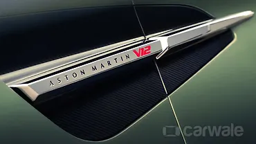 एस्टन मार्टिन वैंक्विश लेफ्ट फ्रंट थ्री क्वार्टर