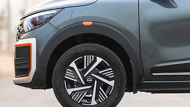 Nissan Gravite Front Fender