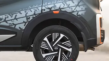 Nissan Gravite Rear Fender