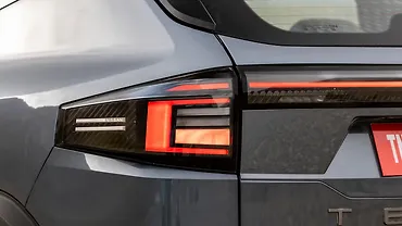 Nissan Tekton Tail Light/Tail Lamp